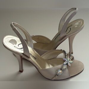 NWOB Delman Elegant champagne satin slingback heels crystal embellishments Sz 8M